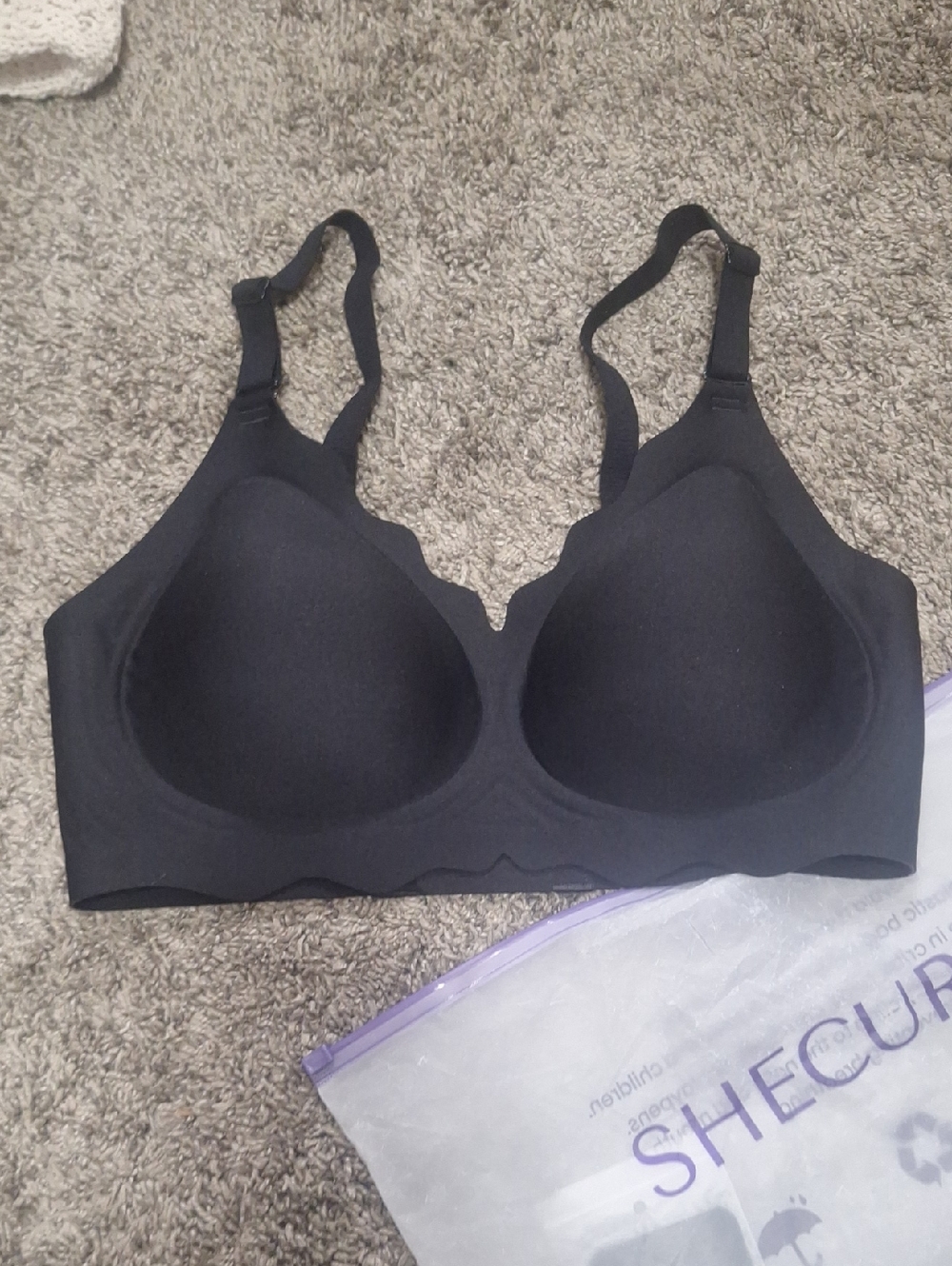 Shecurve Seamless Scalloped Bra - S - Black
